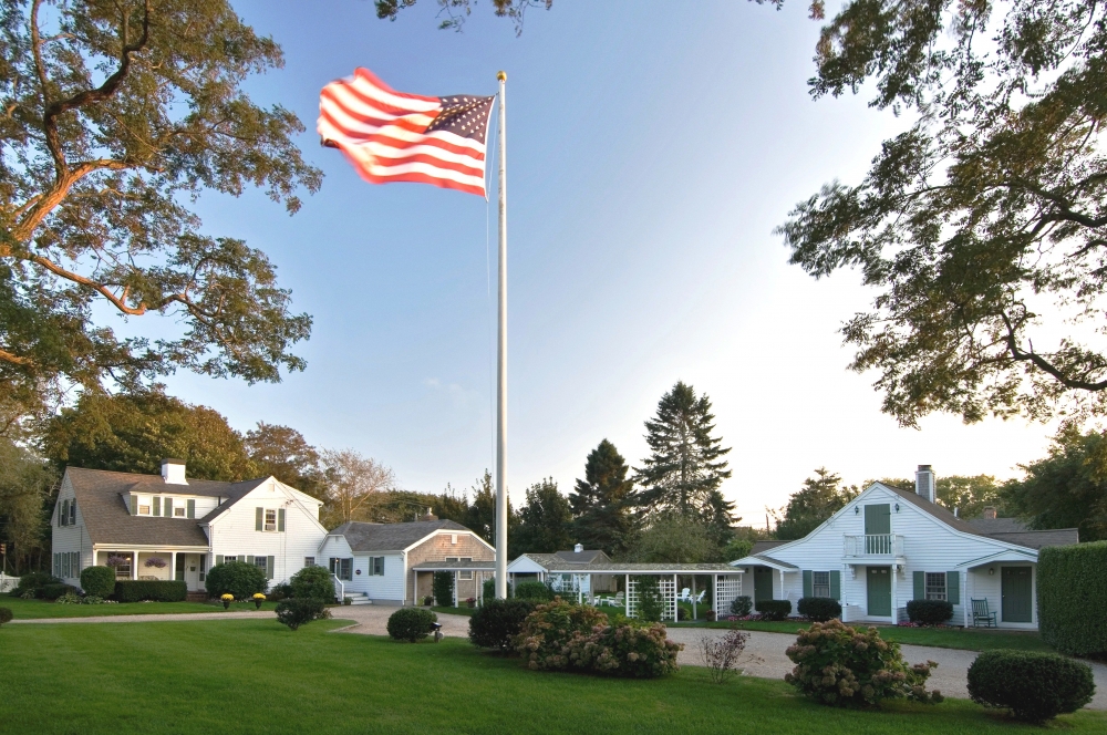 Carriage House Inn